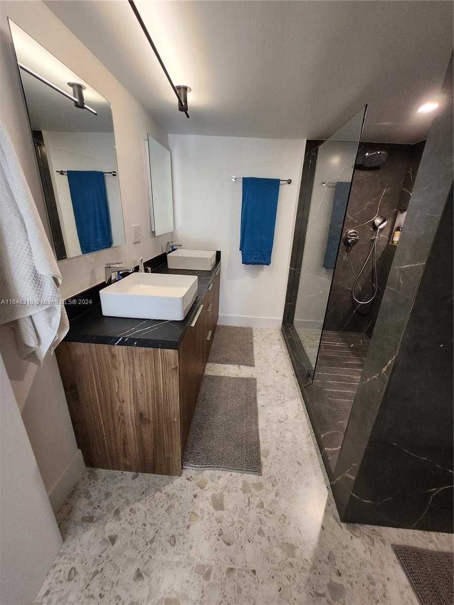 Small Image of 2555 COLLINS AVE #306, Miami Beach Number 8