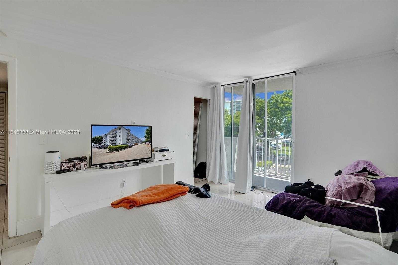 Small Image of 1801 SOUTH TREASURE DR #329, North Bay Village Number 14