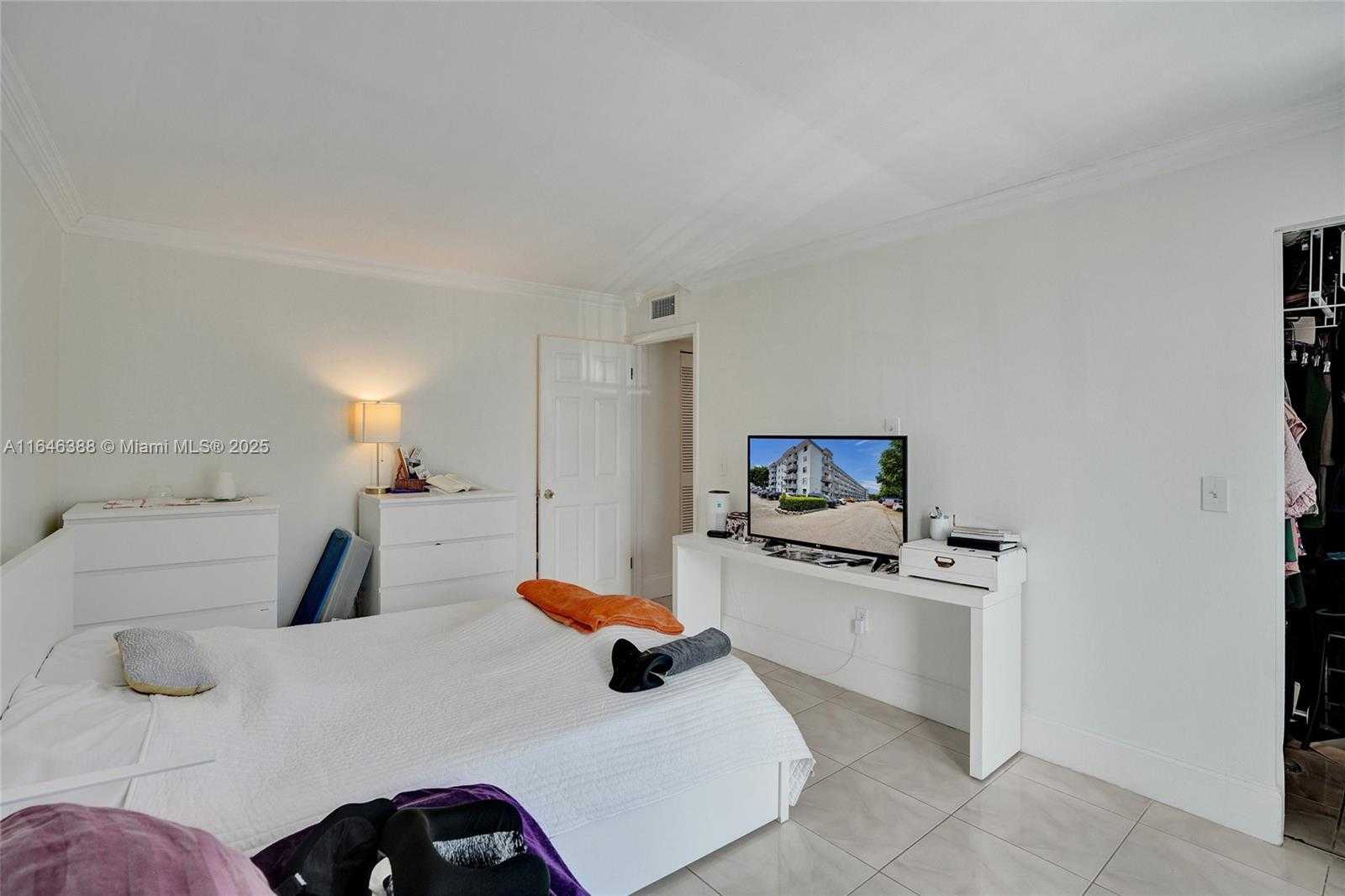 Small Image of 1801 SOUTH TREASURE DR #329, North Bay Village Number 15