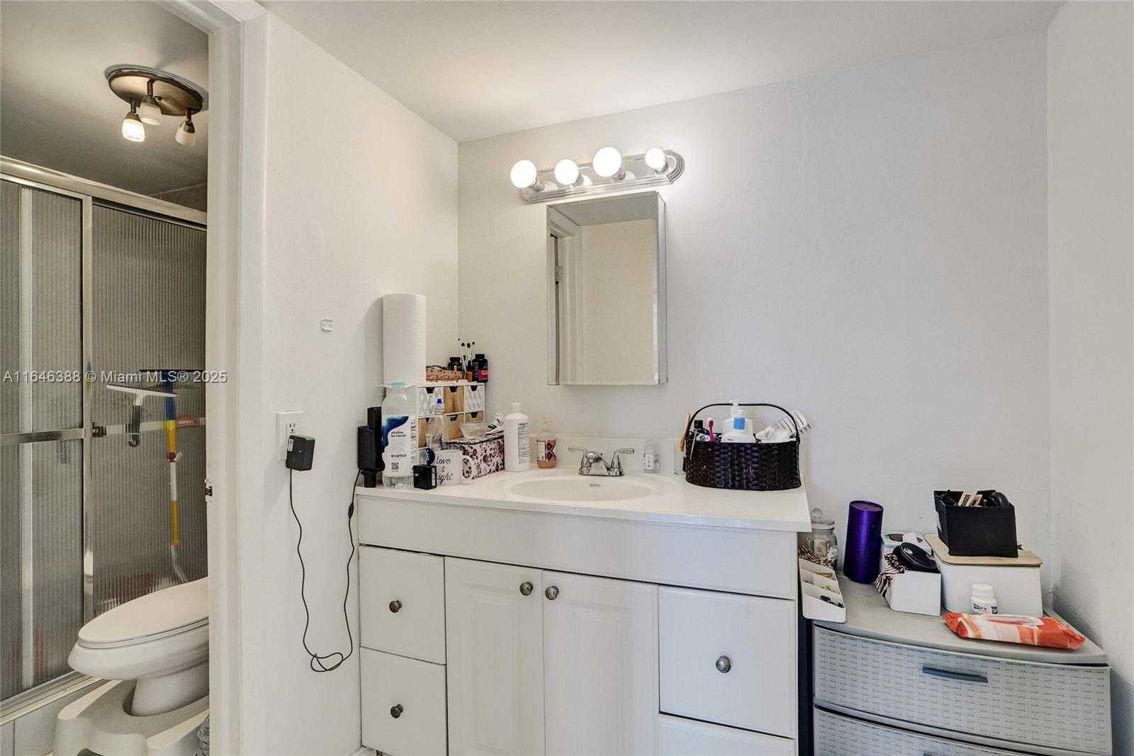 Small Image of 1801 SOUTH TREASURE DR #329, North Bay Village Number 17