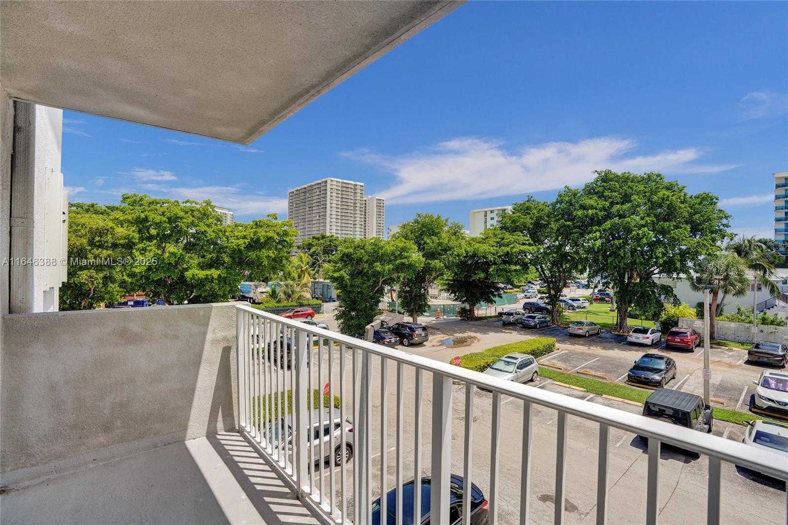 Small Image of 1801 SOUTH TREASURE DR #329, North Bay Village Number 19