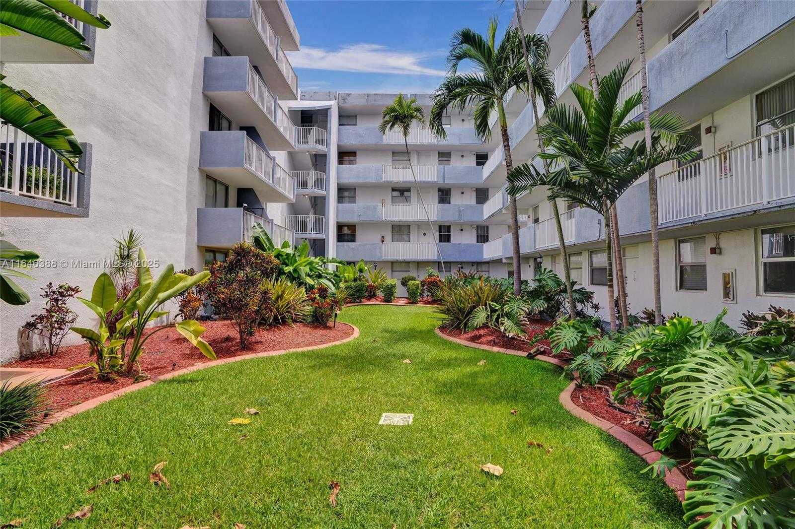 Small Image of 1801 SOUTH TREASURE DR #329, North Bay Village Number 24