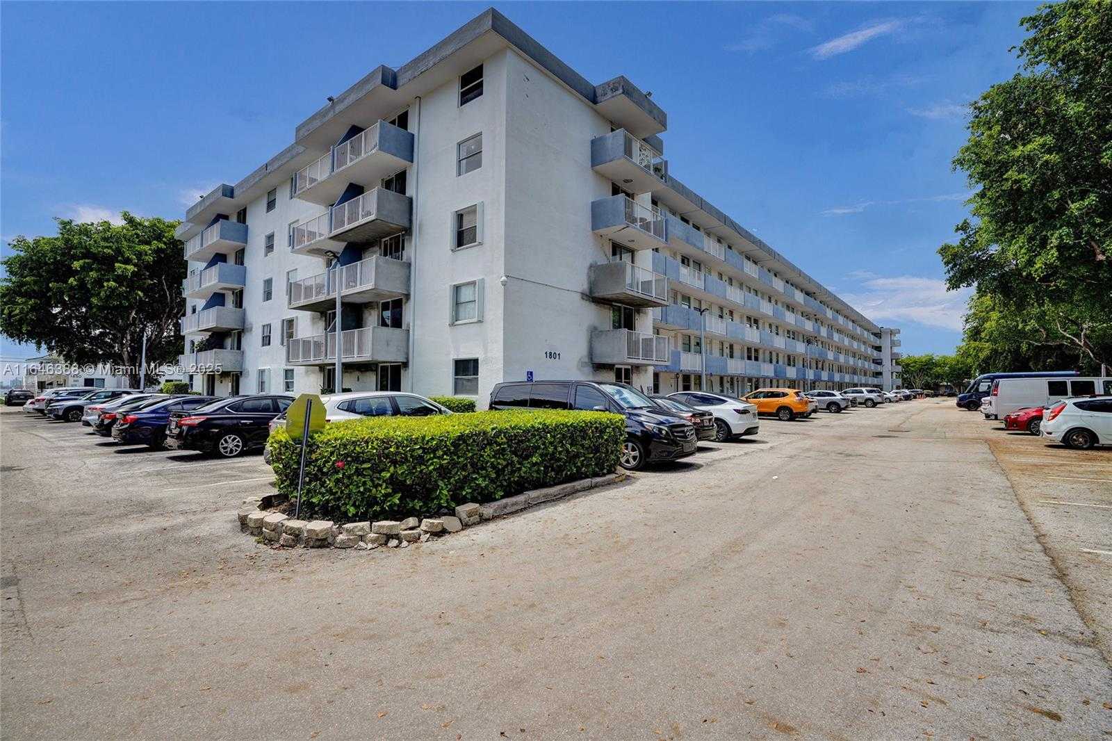 Small Image of 1801 SOUTH TREASURE DR #329, North Bay Village Number 25