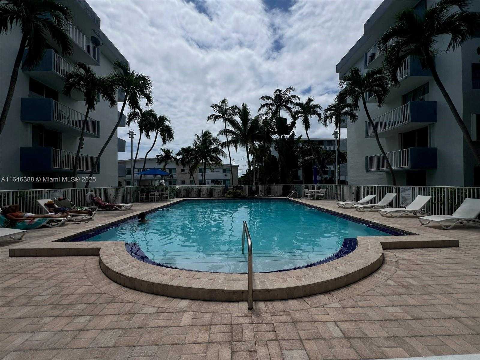 Small Image of 1801 SOUTH TREASURE DR #329, North Bay Village Number 26