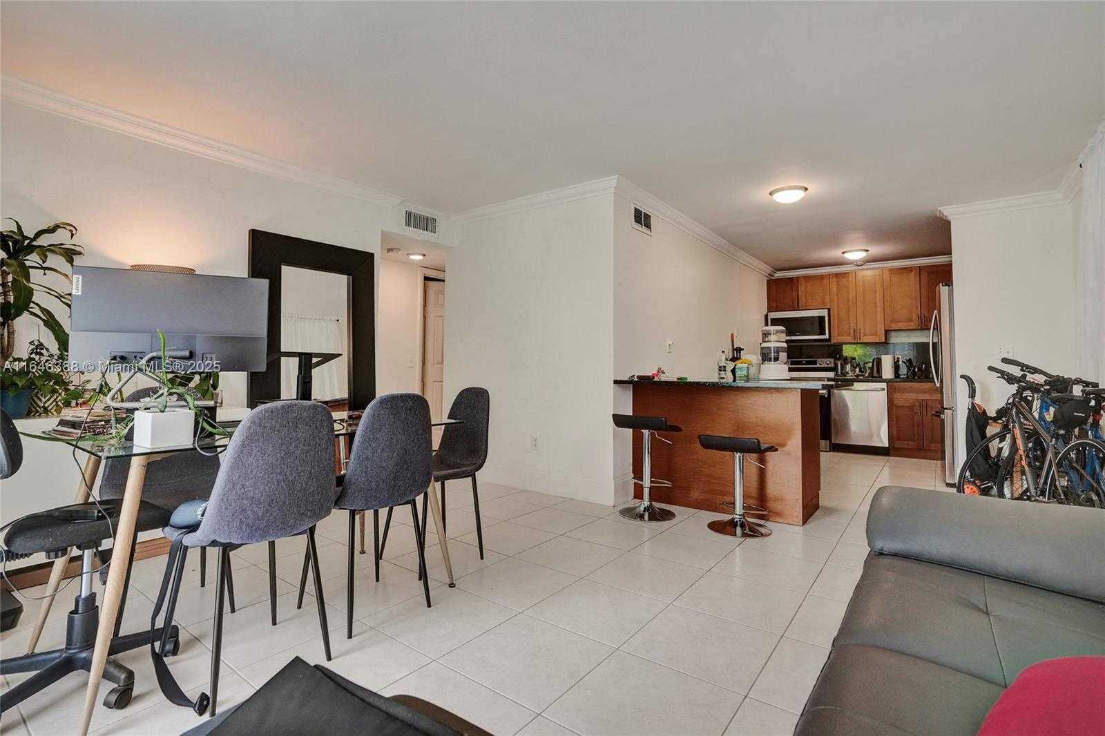 Small Image of 1801 SOUTH TREASURE DR #329, North Bay Village Number 3