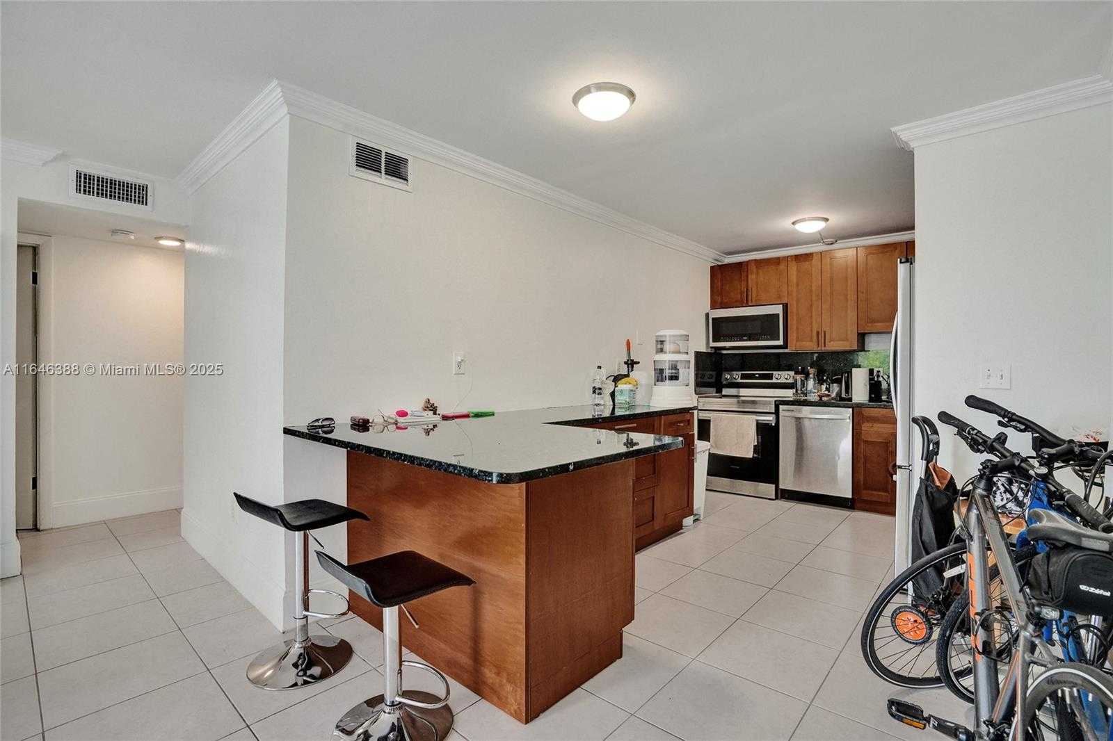Small Image of 1801 SOUTH TREASURE DR #329, North Bay Village Number 4