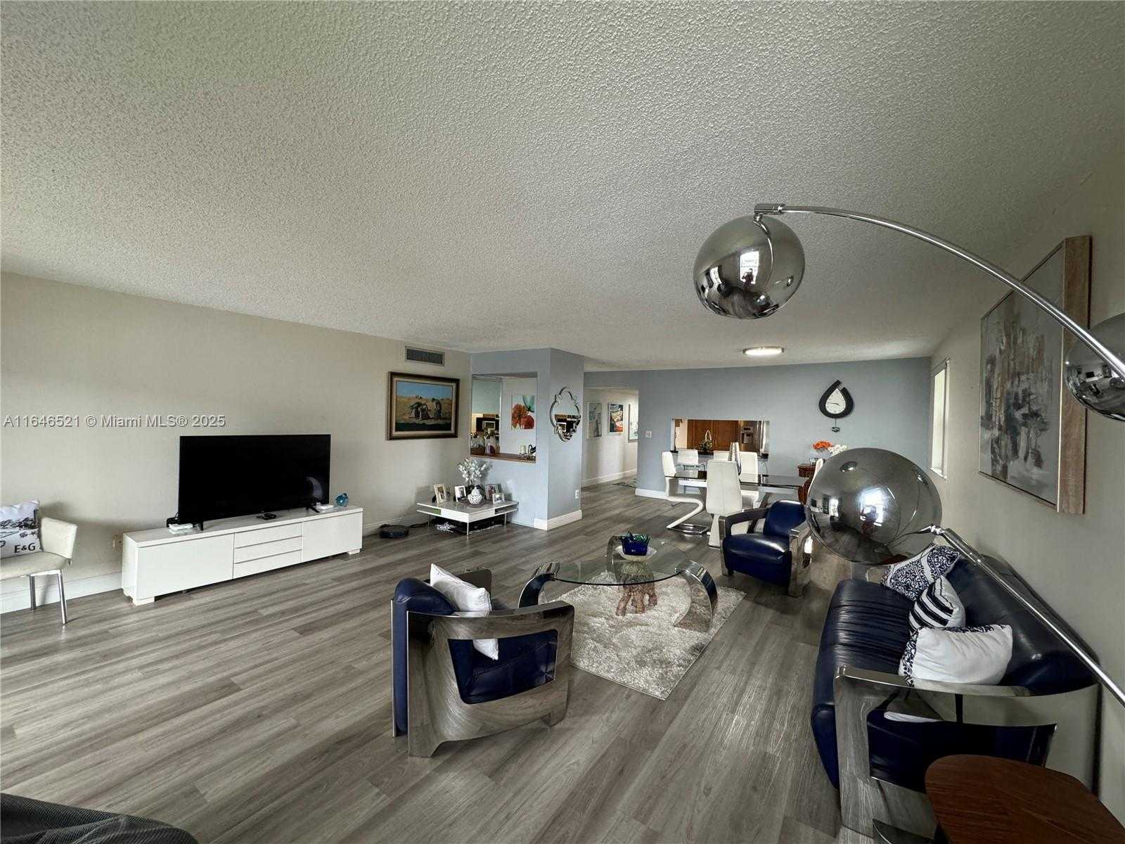 Small Image of 16051 BLATT BLVD #401, Weston Number 2