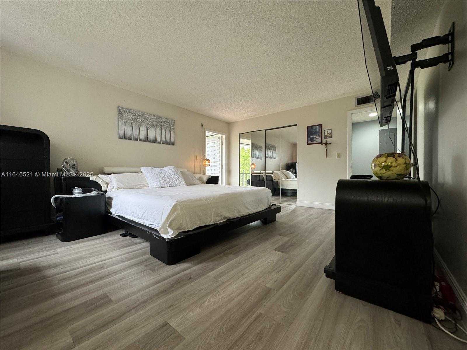 Small Image of 16051 BLATT BLVD #401, Weston Number 34