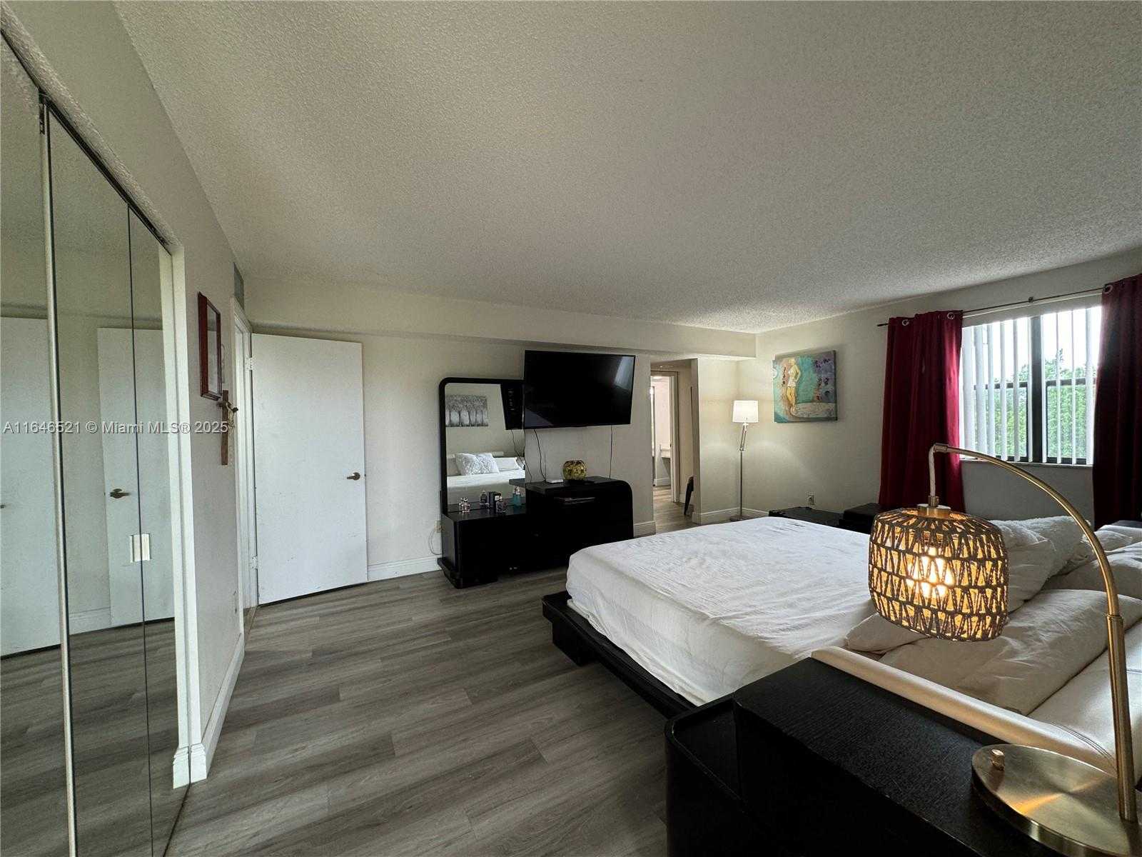Small Image of 16051 BLATT BLVD #401, Weston Number 36