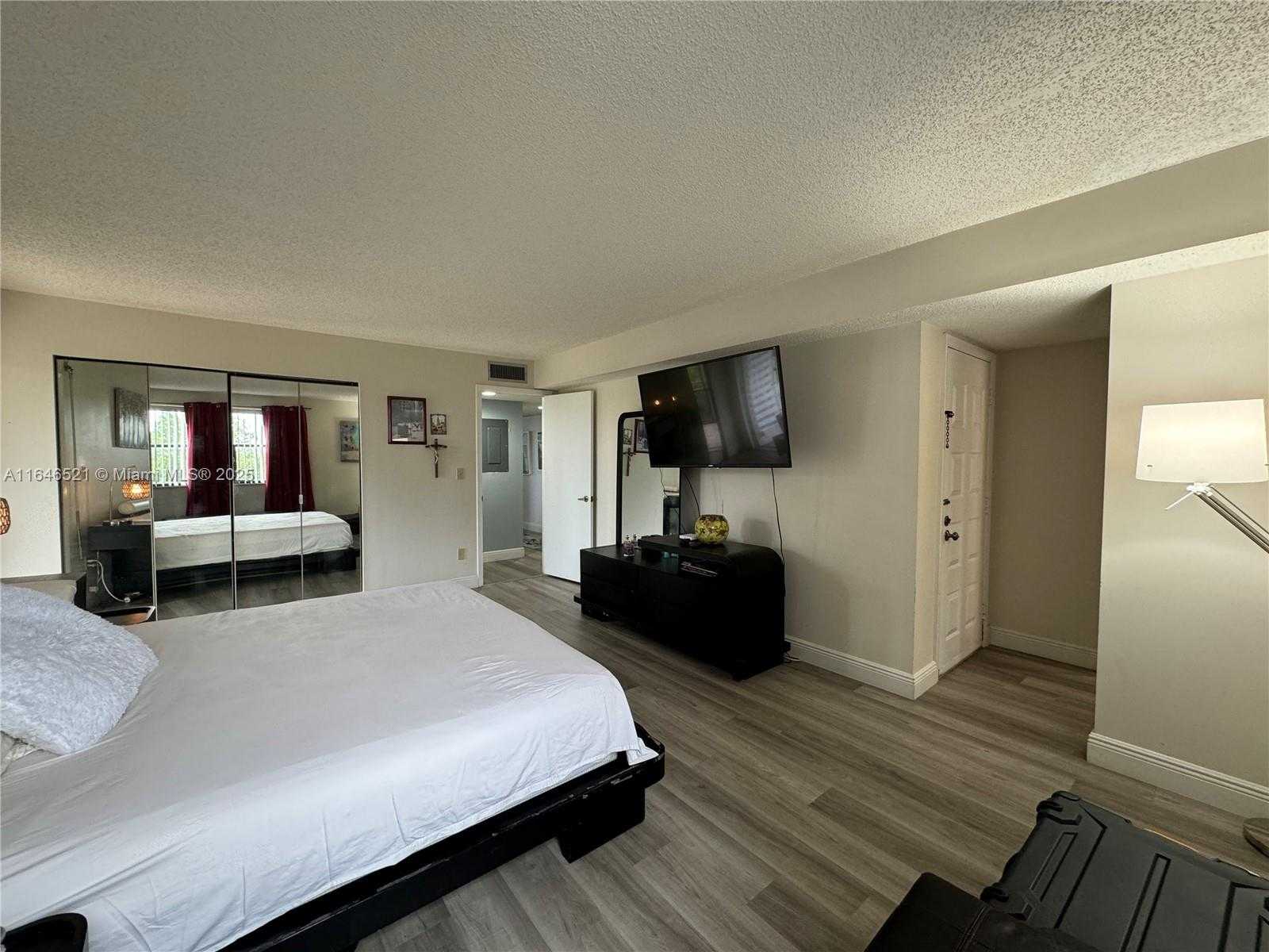 Small Image of 16051 BLATT BLVD #401, Weston Number 37