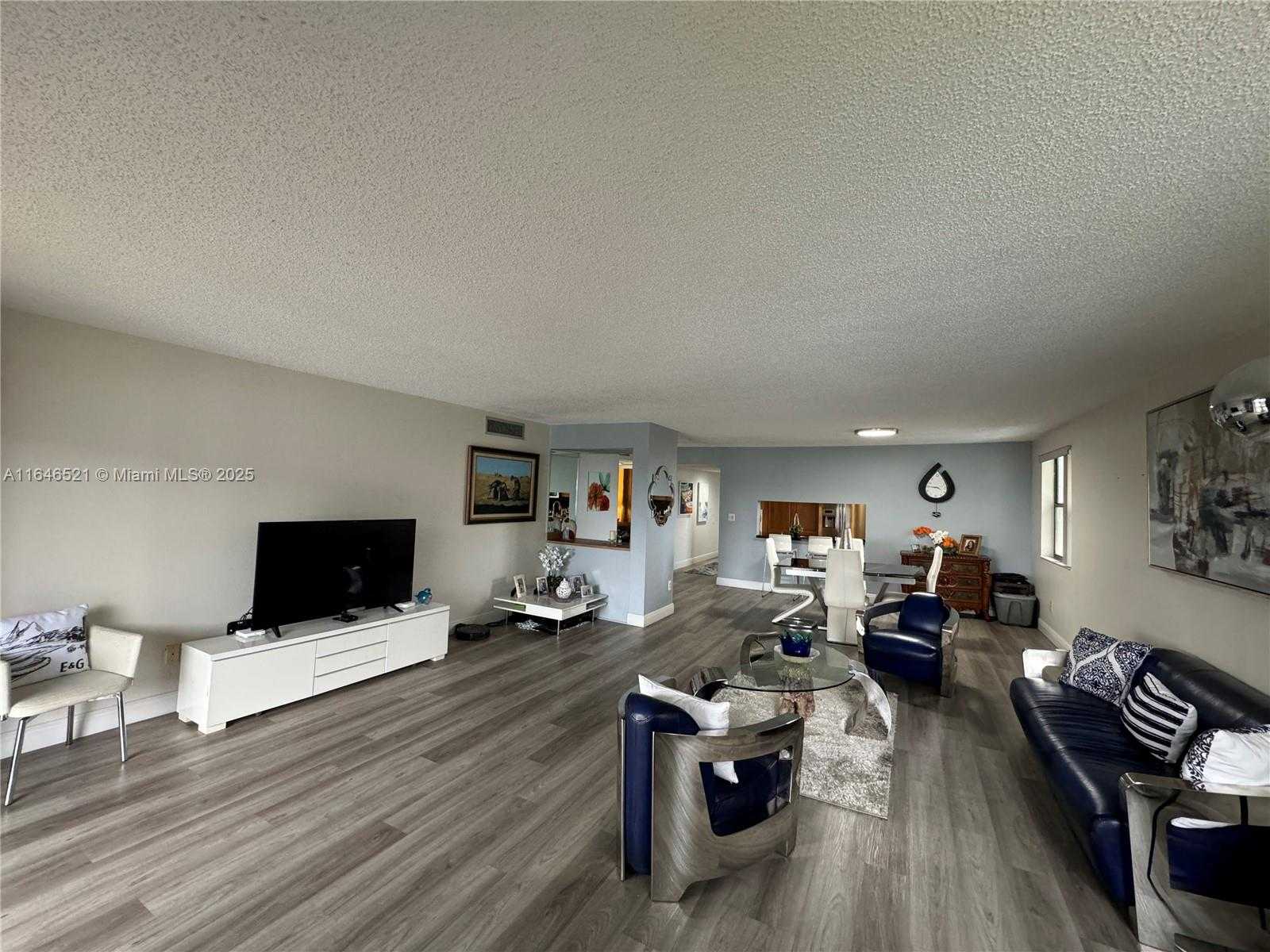 Small Image of 16051 BLATT BLVD #401, Weston Number 4