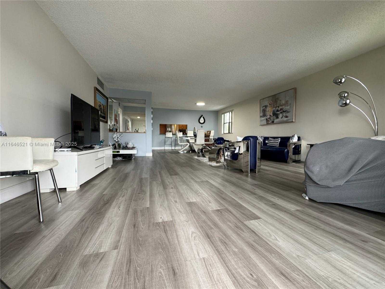 Small Image of 16051 BLATT BLVD #401, Weston Number 5