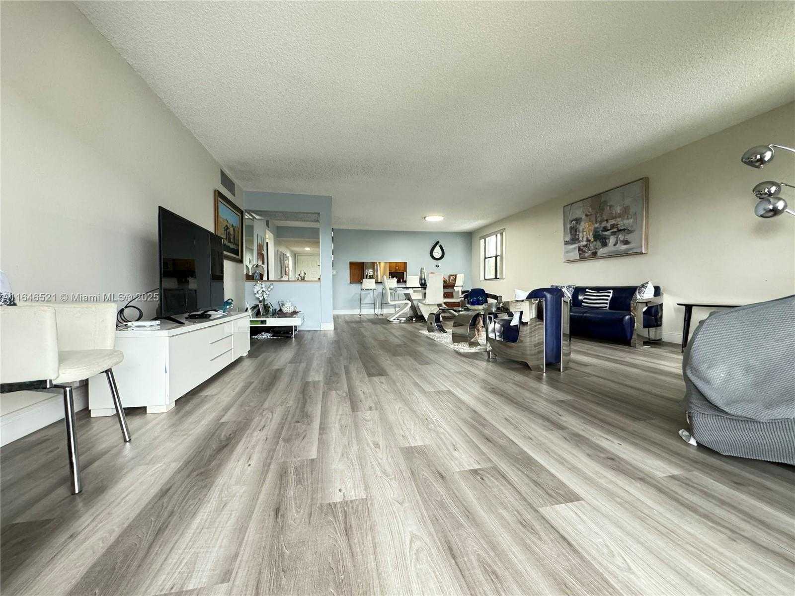 Small Image of 16051 BLATT BLVD #401, Weston Number 7