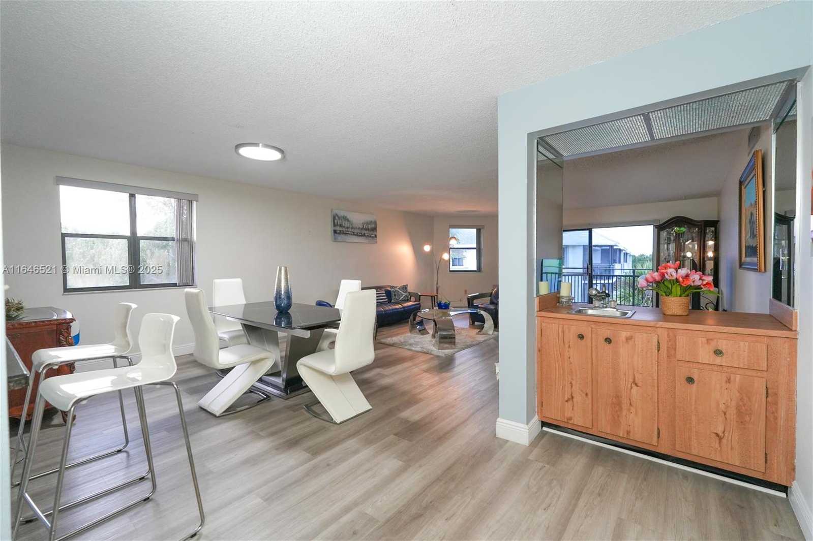 Small Image of 16051 BLATT BLVD #401, Weston Number 8