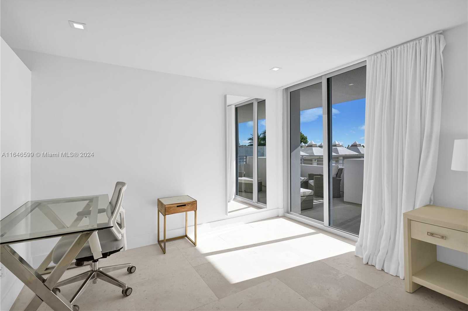 Small Image of 5555 COLLINS AVE #3N, Miami Beach Number 20