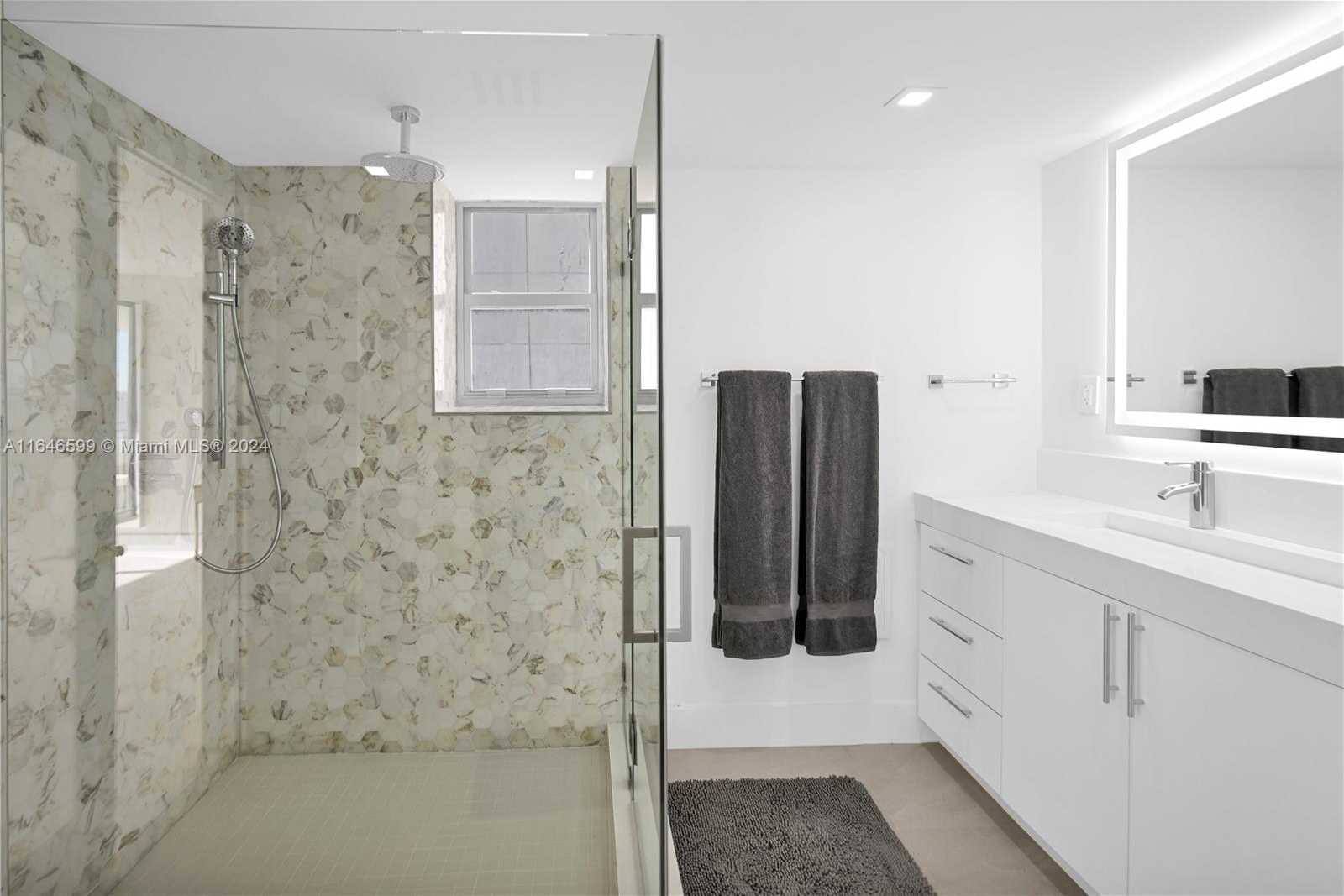 Small Image of 5555 COLLINS AVE #3N, Miami Beach Number 22