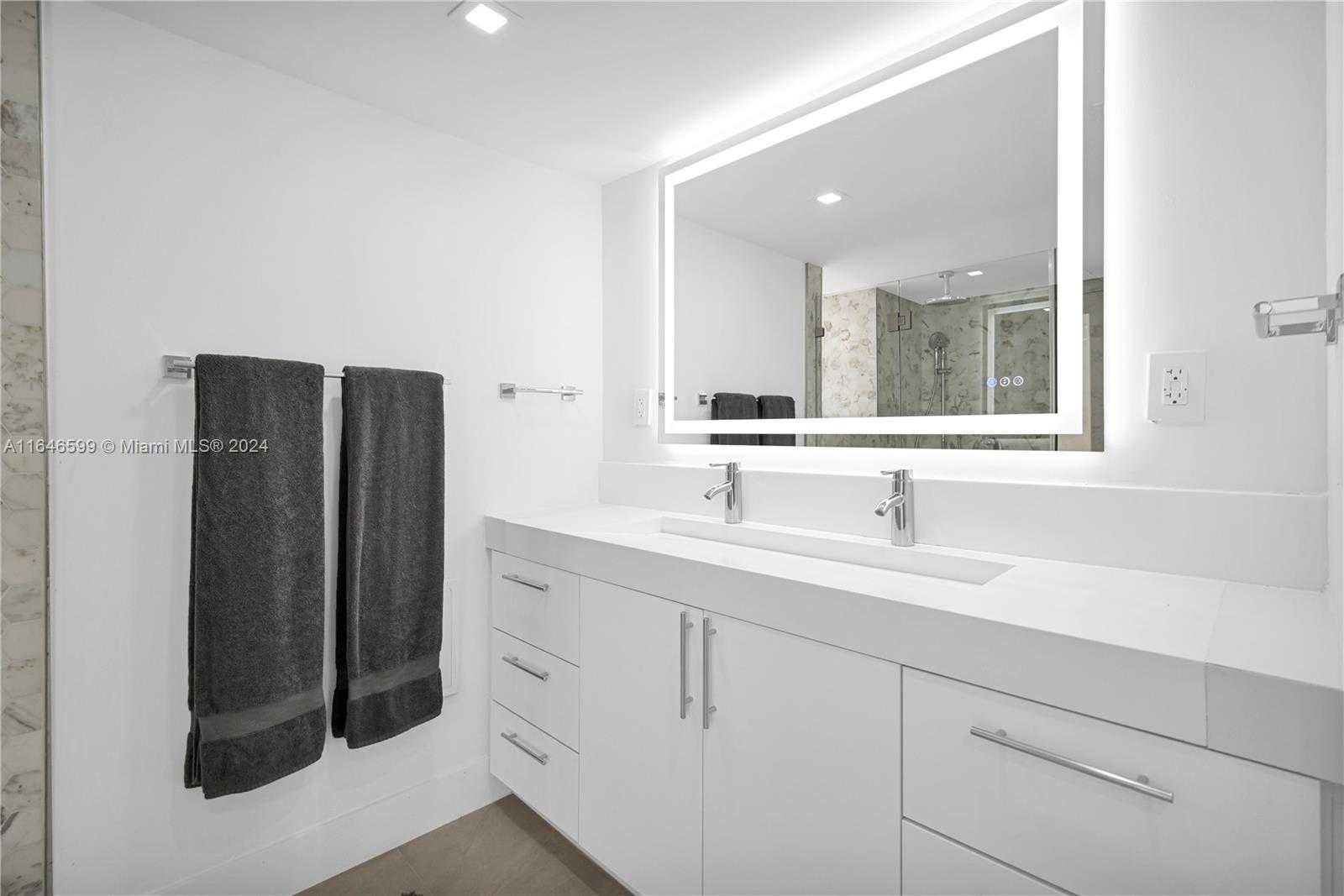 Small Image of 5555 COLLINS AVE #3N, Miami Beach Number 23