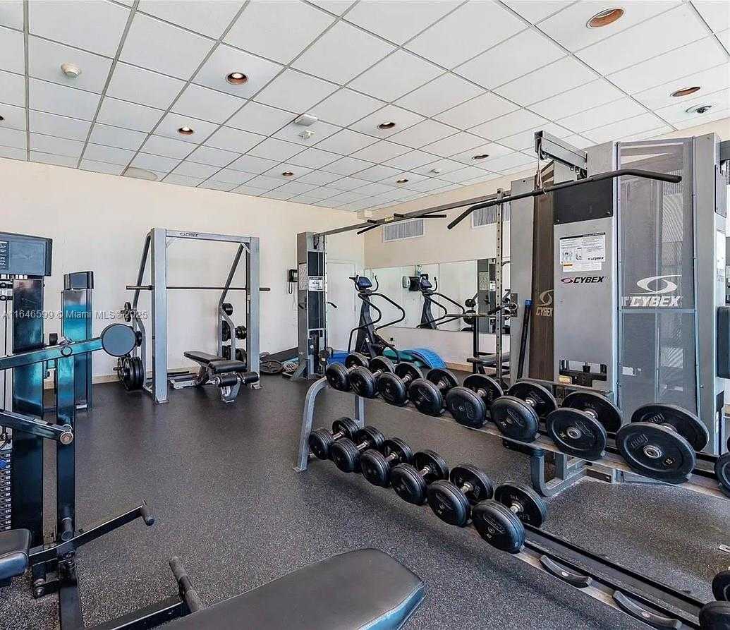 Small Image of 5555 COLLINS AVE #3N, Miami Beach Number 47