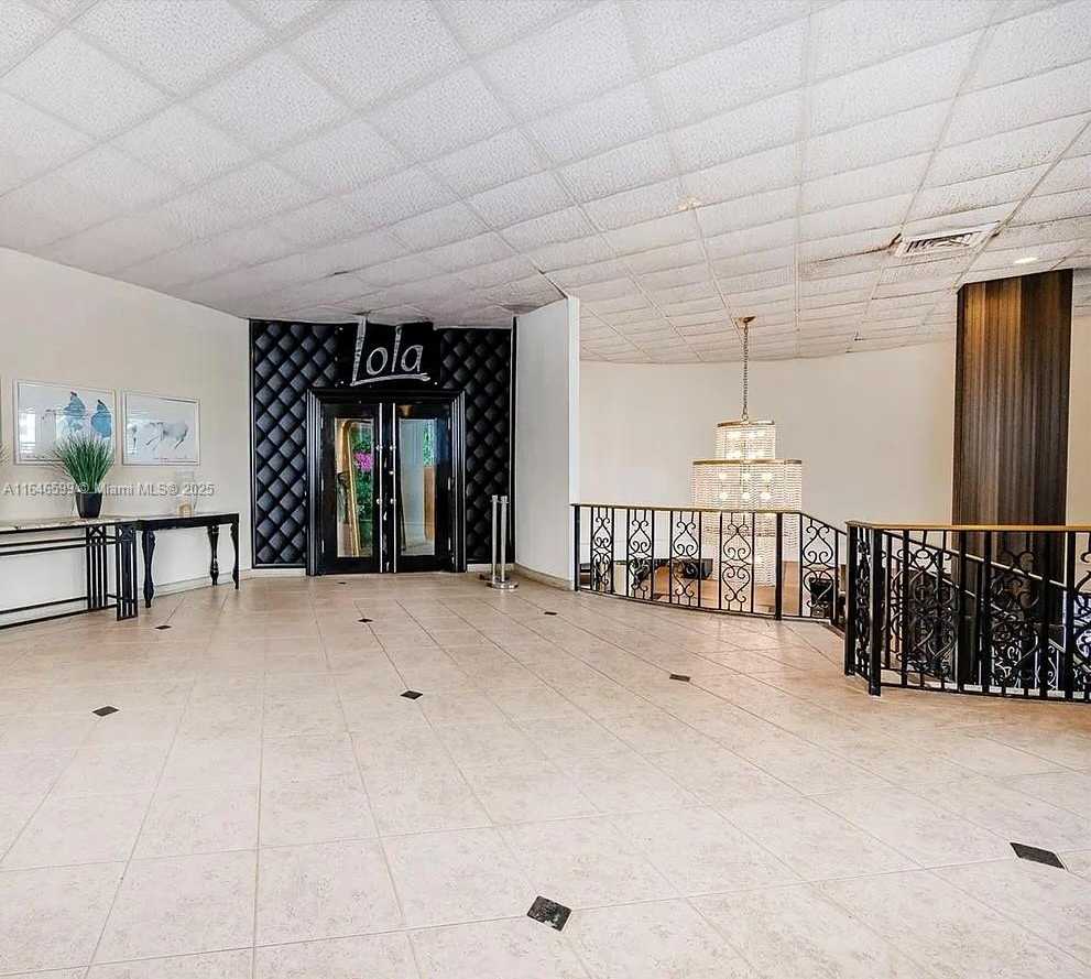 Small Image of 5555 COLLINS AVE #3N, Miami Beach Number 48