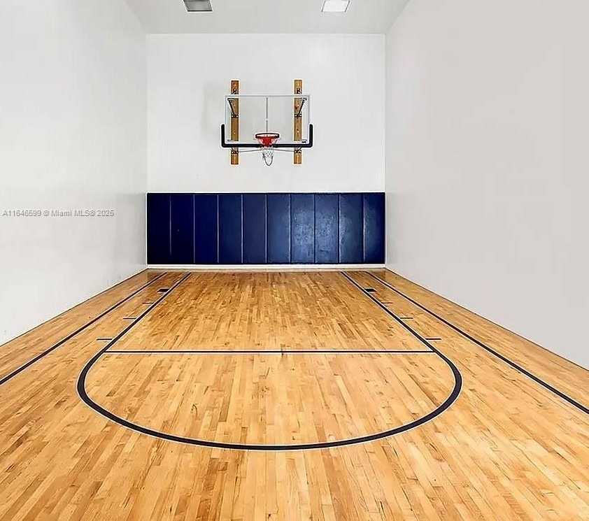 Small Image of 5555 COLLINS AVE #3N, Miami Beach Number 50