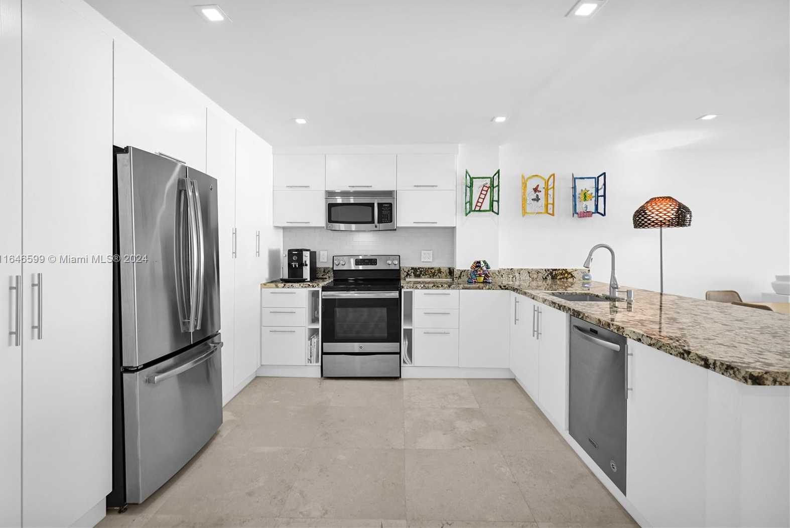 Small Image of 5555 COLLINS AVE #3N, Miami Beach Number 8
