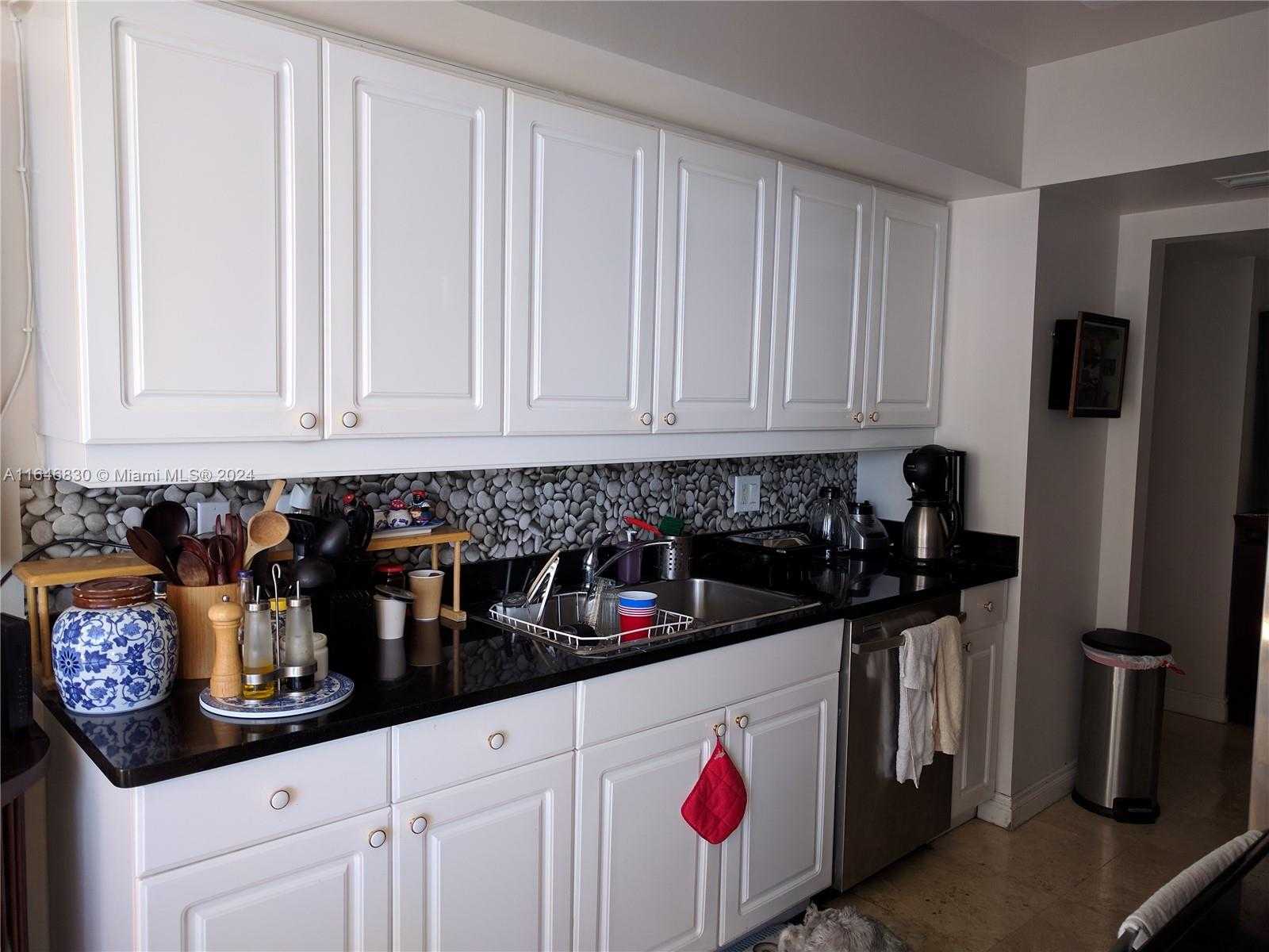 Small Image of 21055 Yacht Club Dr, Aventura, FL 33180, USA Number 11
