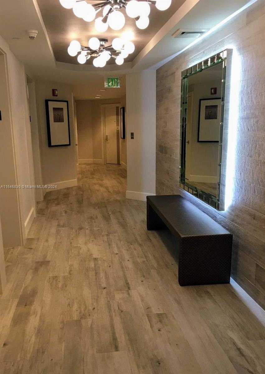 Small Image of 21055 Yacht Club Dr, Aventura, FL 33180, USA Number 19