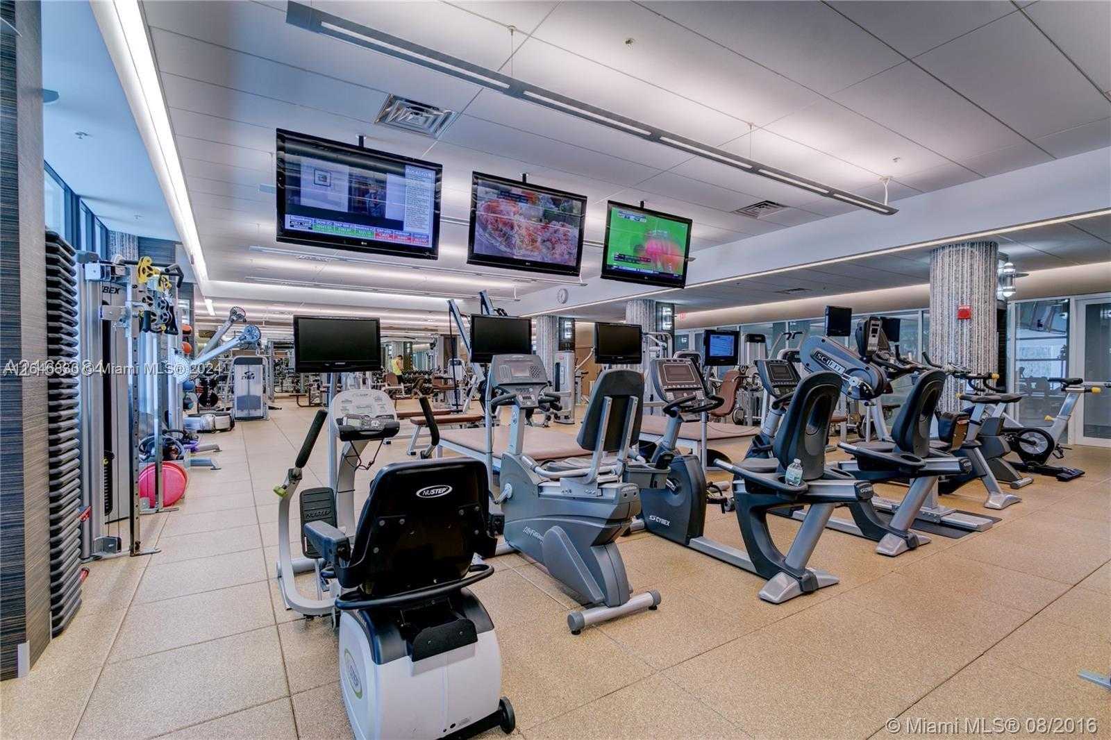 Small Image of 21055 Yacht Club Dr, Aventura, FL 33180, USA Number 27