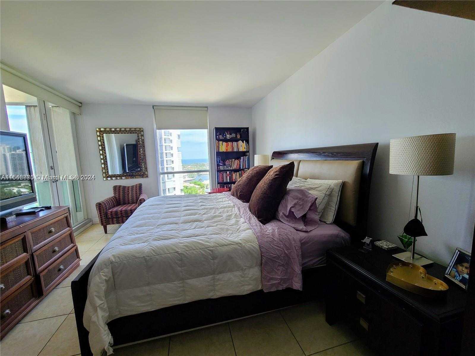 Small Image of 21055 Yacht Club Dr, Aventura, FL 33180, USA Number 5