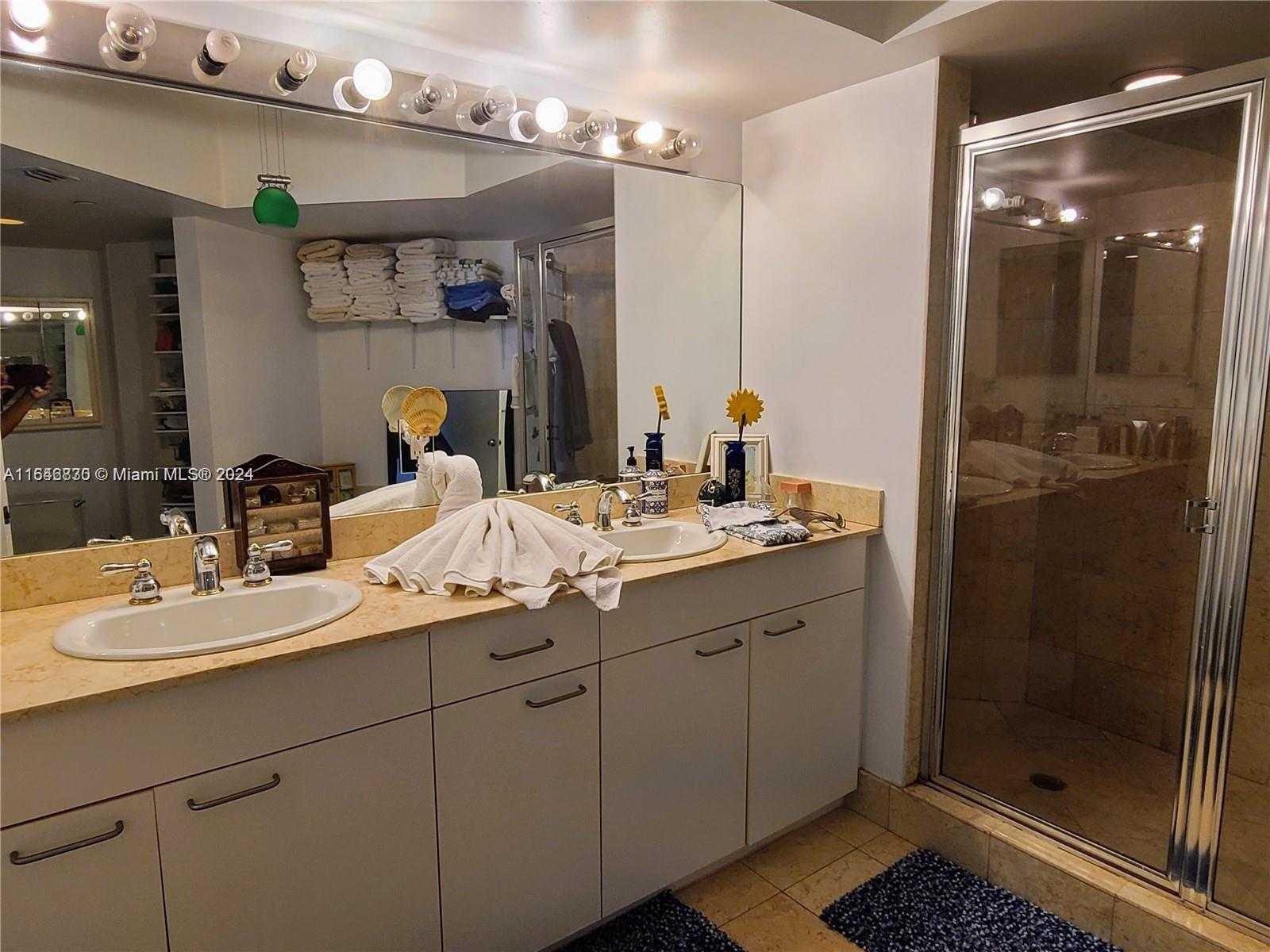 Small Image of 21055 Yacht Club Dr, Aventura, FL 33180, USA Number 7