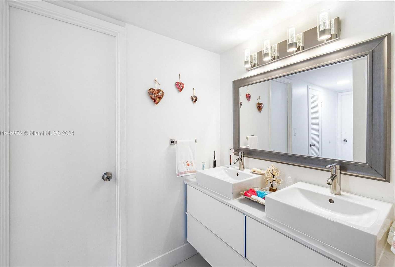 Small Image of 1351 NORTH EAST MIAMI GARDENS DR #505E, Miami Number 18