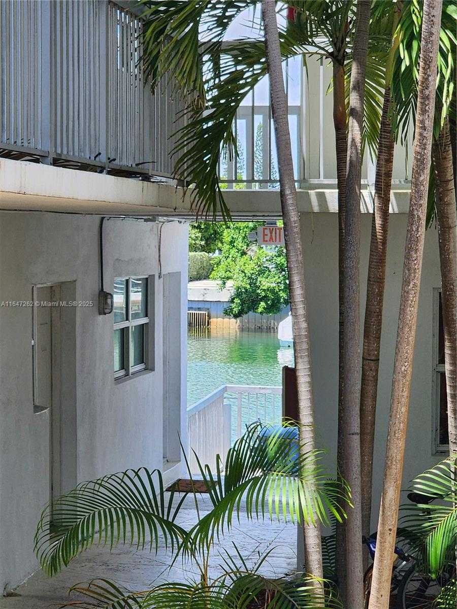 Small Image of 8080 TATUM WATERWAY DR #26, Miami Beach Number 10