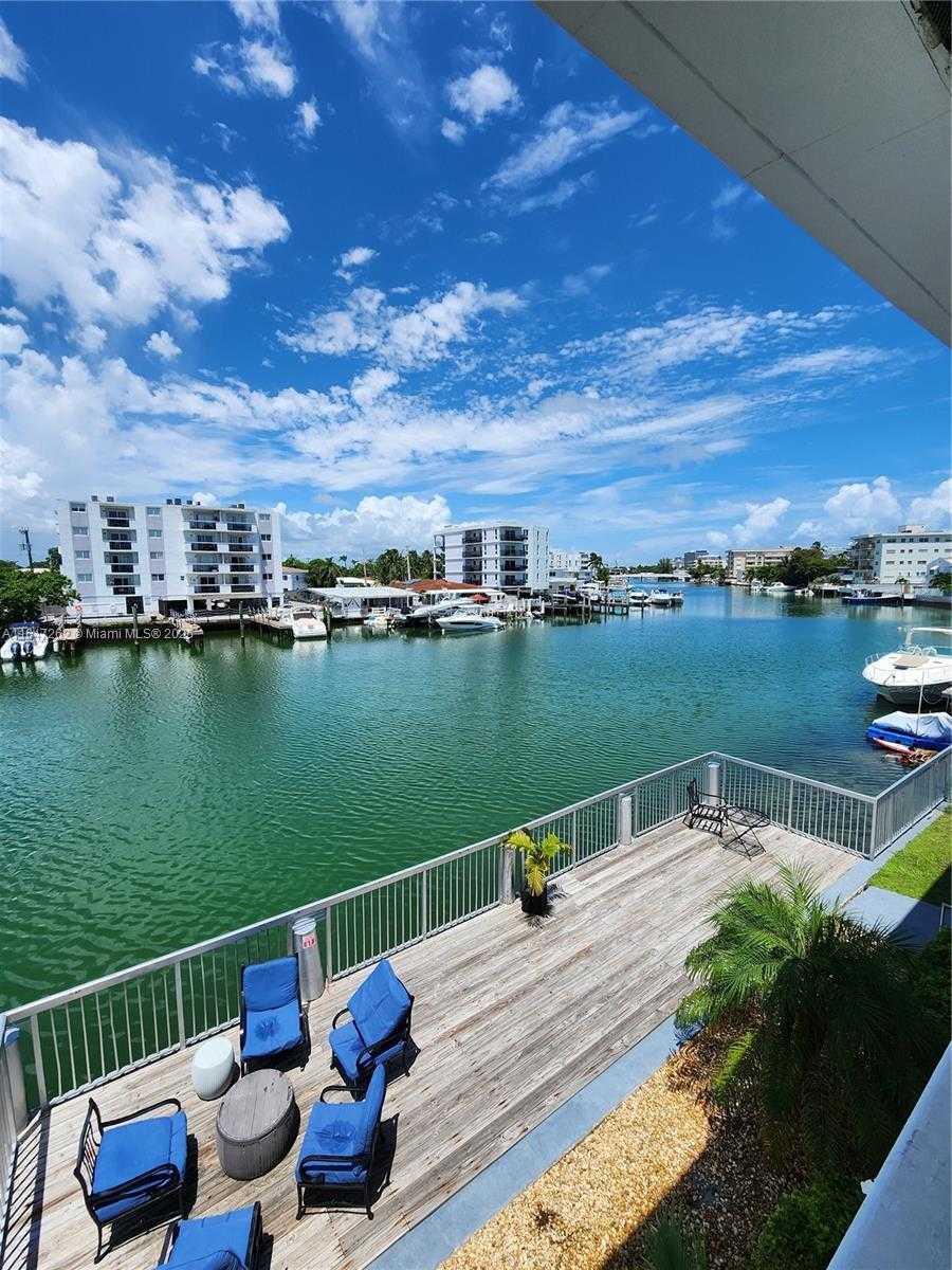 Small Image of 8080 TATUM WATERWAY DR #26, Miami Beach Number 4