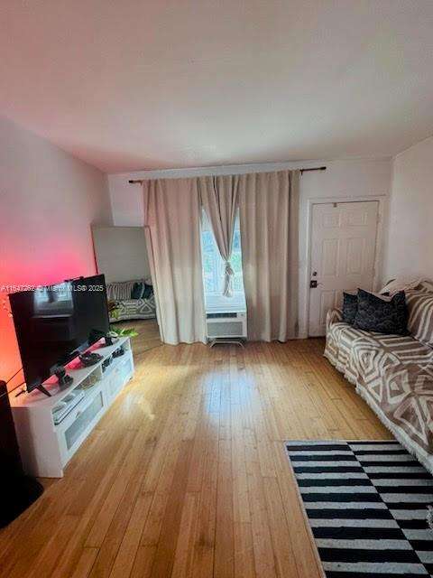 Small Image of 8080 TATUM WATERWAY DR #26, Miami Beach Number 7