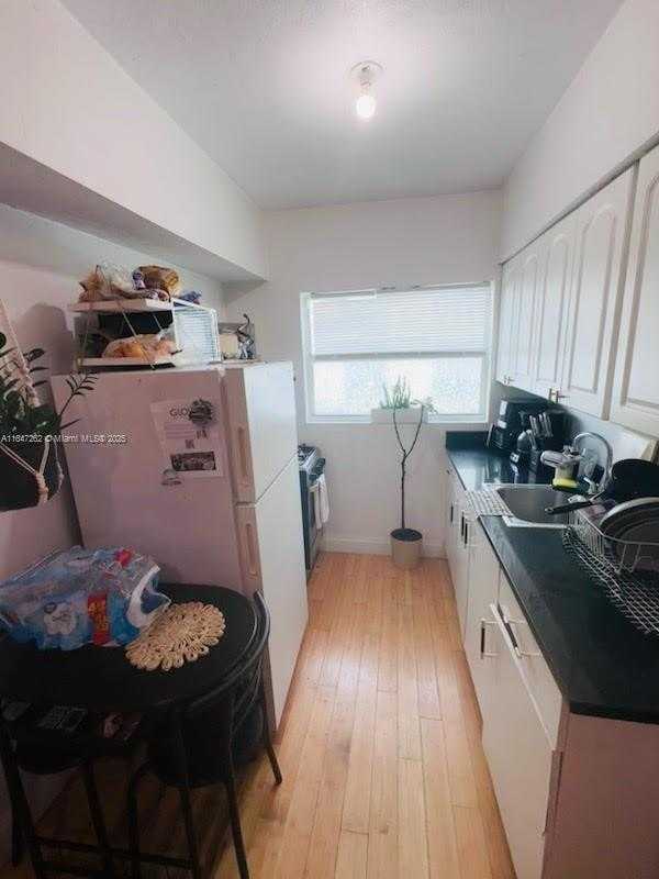 Small Image of 8080 TATUM WATERWAY DR #26, Miami Beach Number 9