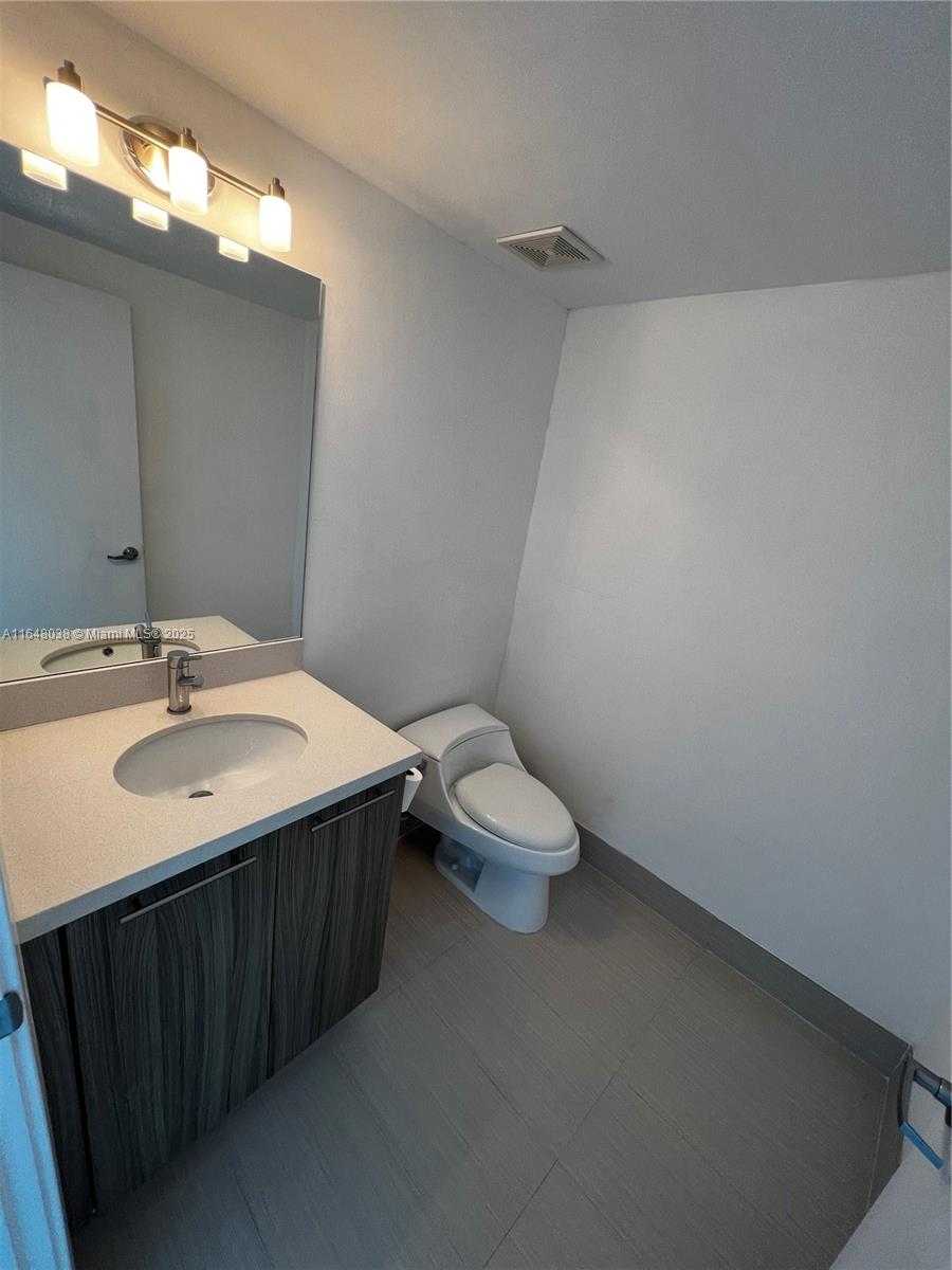Small Image of 6700 INDIAN CREEK DR #807, Miami Beach Number 15