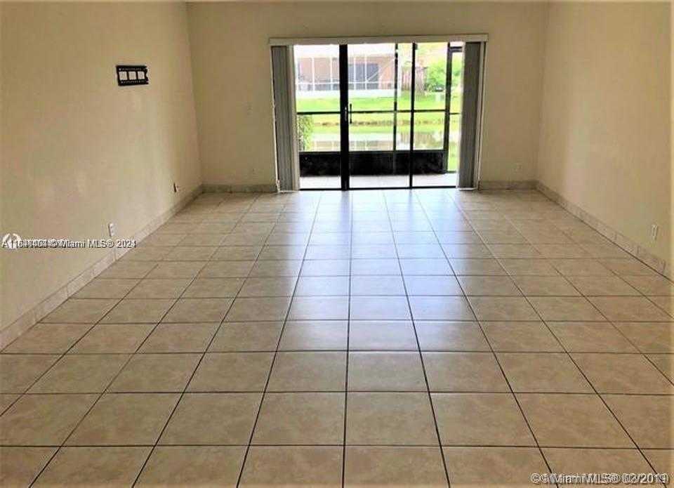 Small Image of 342 LAKEVIEW DR #102, Weston Number 5