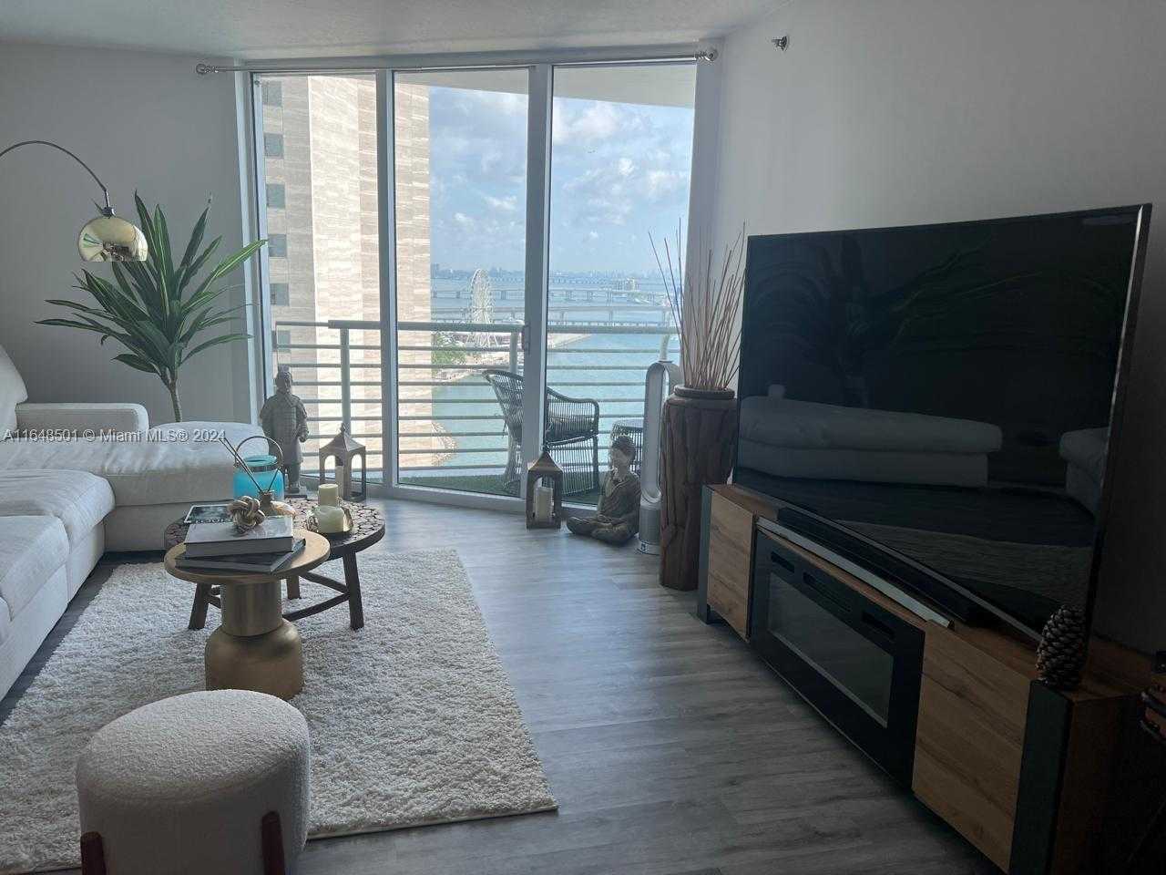 Small Image of 335 SOUTH BISCAYNE BLVD #2010, Miami Number 11