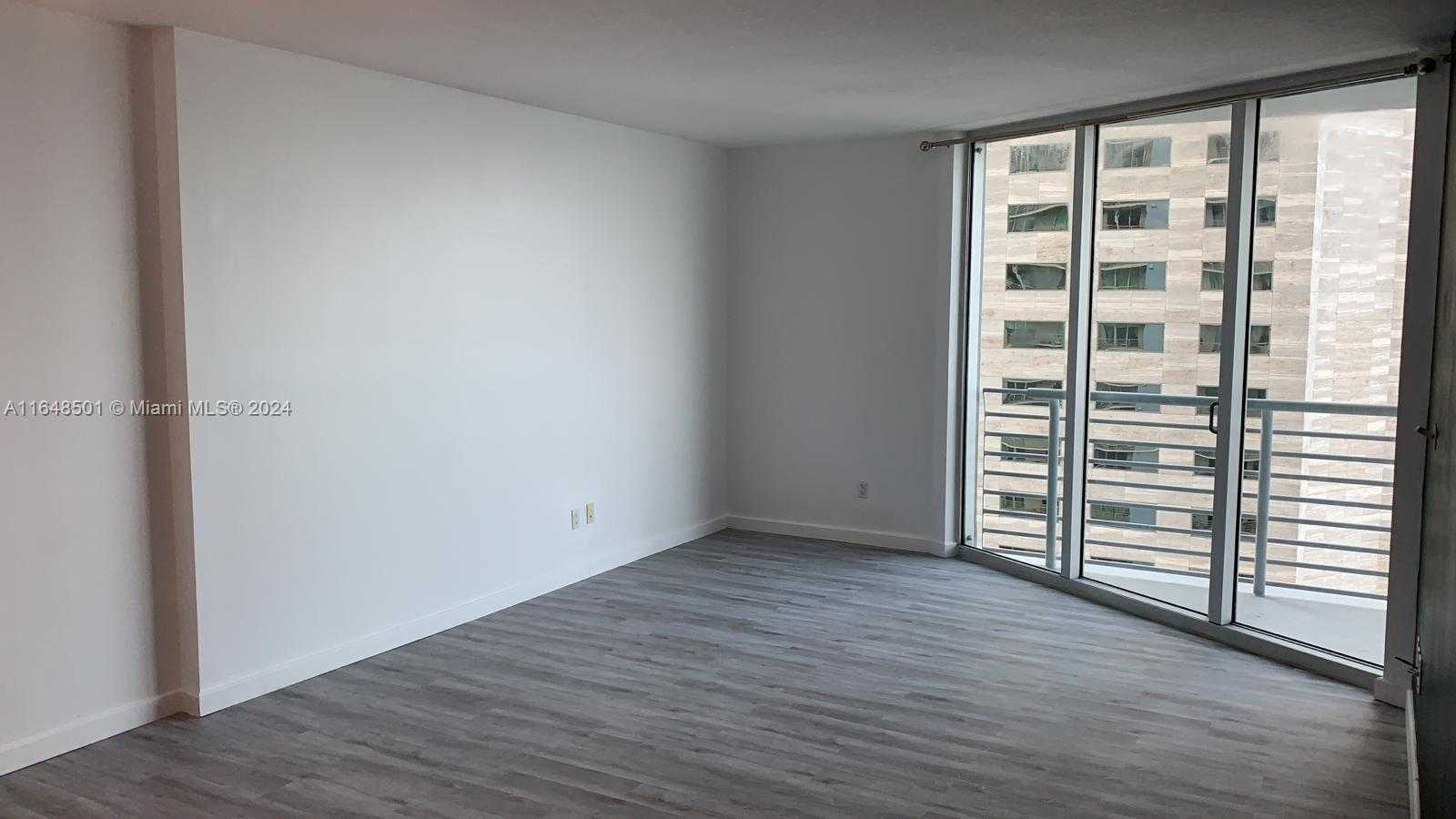 Small Image of 335 SOUTH BISCAYNE BLVD #2010, Miami Number 12