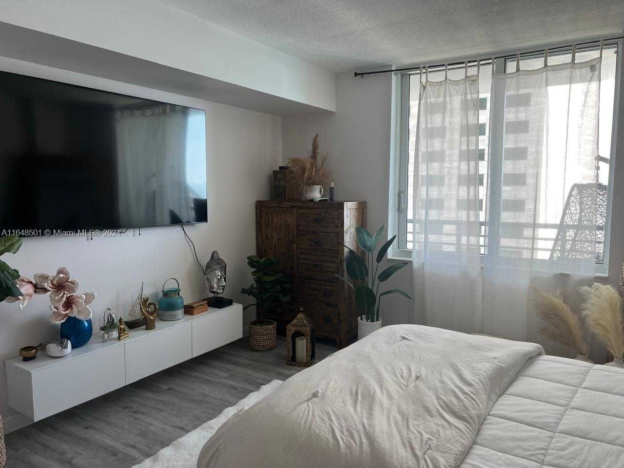Small Image of 335 SOUTH BISCAYNE BLVD #2010, Miami Number 15