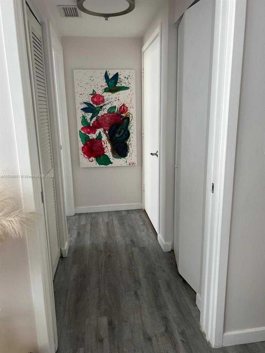 Small Image of 335 SOUTH BISCAYNE BLVD #2010, Miami Number 22