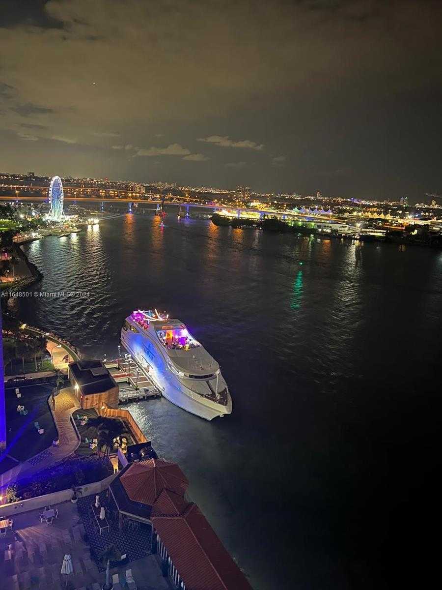 Small Image of 335 SOUTH BISCAYNE BLVD #2010, Miami Number 36