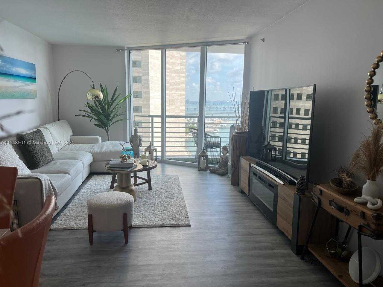 Small Image of 335 SOUTH BISCAYNE BLVD #2010, Miami Number 9