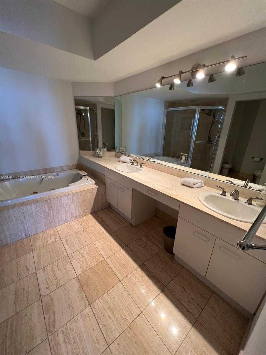 Small Image of 21205 YACHT CLUB DR #2005, Aventura Number 12