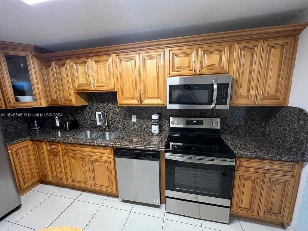 Small Image of 3901 SOUTH OCEAN DR #3A, Hollywood Number 2