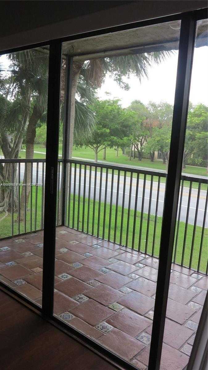 Small Image of 350 LAKEVIEW DR #201, Weston Number 11