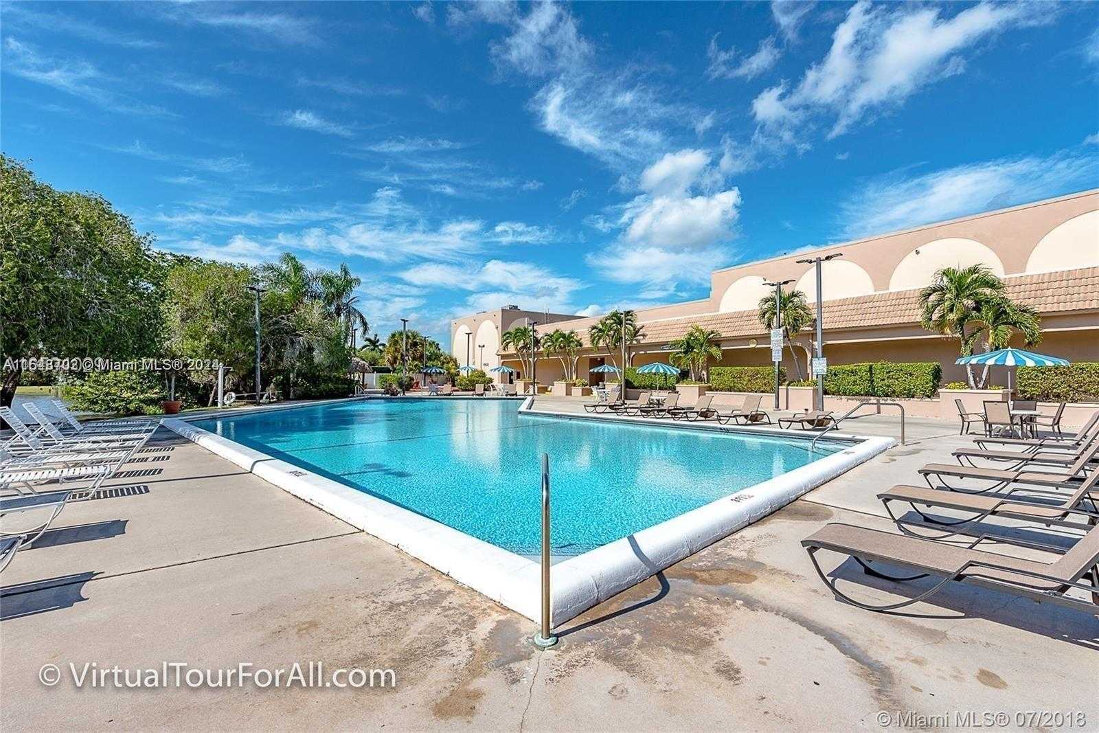 Small Image of 350 LAKEVIEW DR #201, Weston Number 12