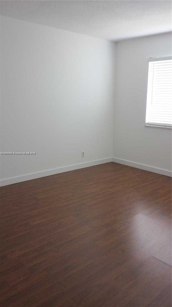 Small Image of 350 LAKEVIEW DR #201, Weston Number 7