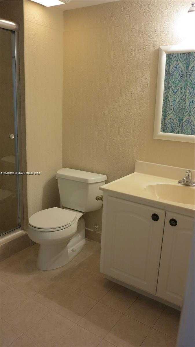Small Image of 350 LAKEVIEW DR #201, Weston Number 8