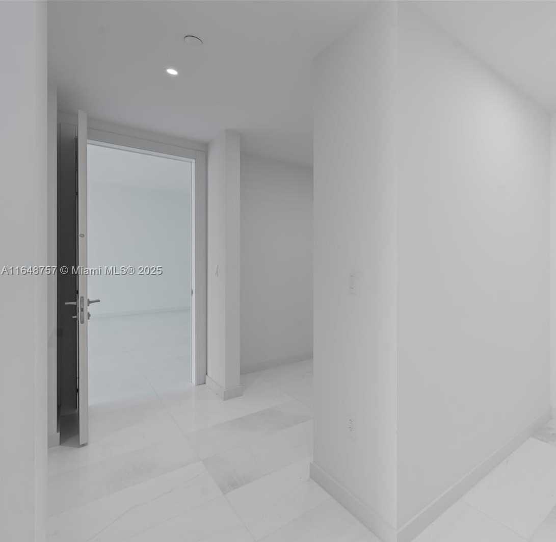 Small Image of 300 Biscayne Blvd Way, Miami, FL 33131, USA Number 12